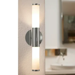 Llamativa lámpara de pared Palmo, 2 llamas, cromo