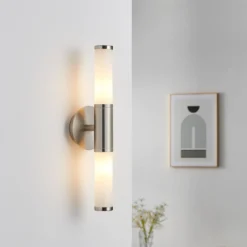 Llamativa lámpara de pared Palmo, 2 llamas, níquel