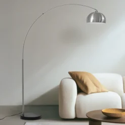 Lámpara arqueada Hernando de Lindby, níquel, acero, altura 188 cm