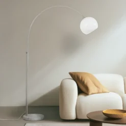 Lámpara arqueada Lindby Alverton, blanco/níquel, cristal, 197 cm