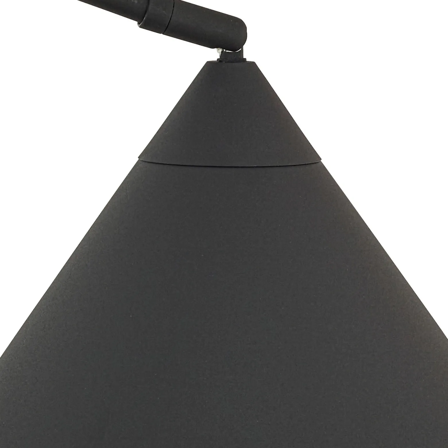 Lámpara arqueada Lindby Triangolo, negra, altura 195 cm, metal E27