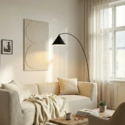 Lámpara arqueada Lindby Triangolo, negra, altura 195 cm, metal E27