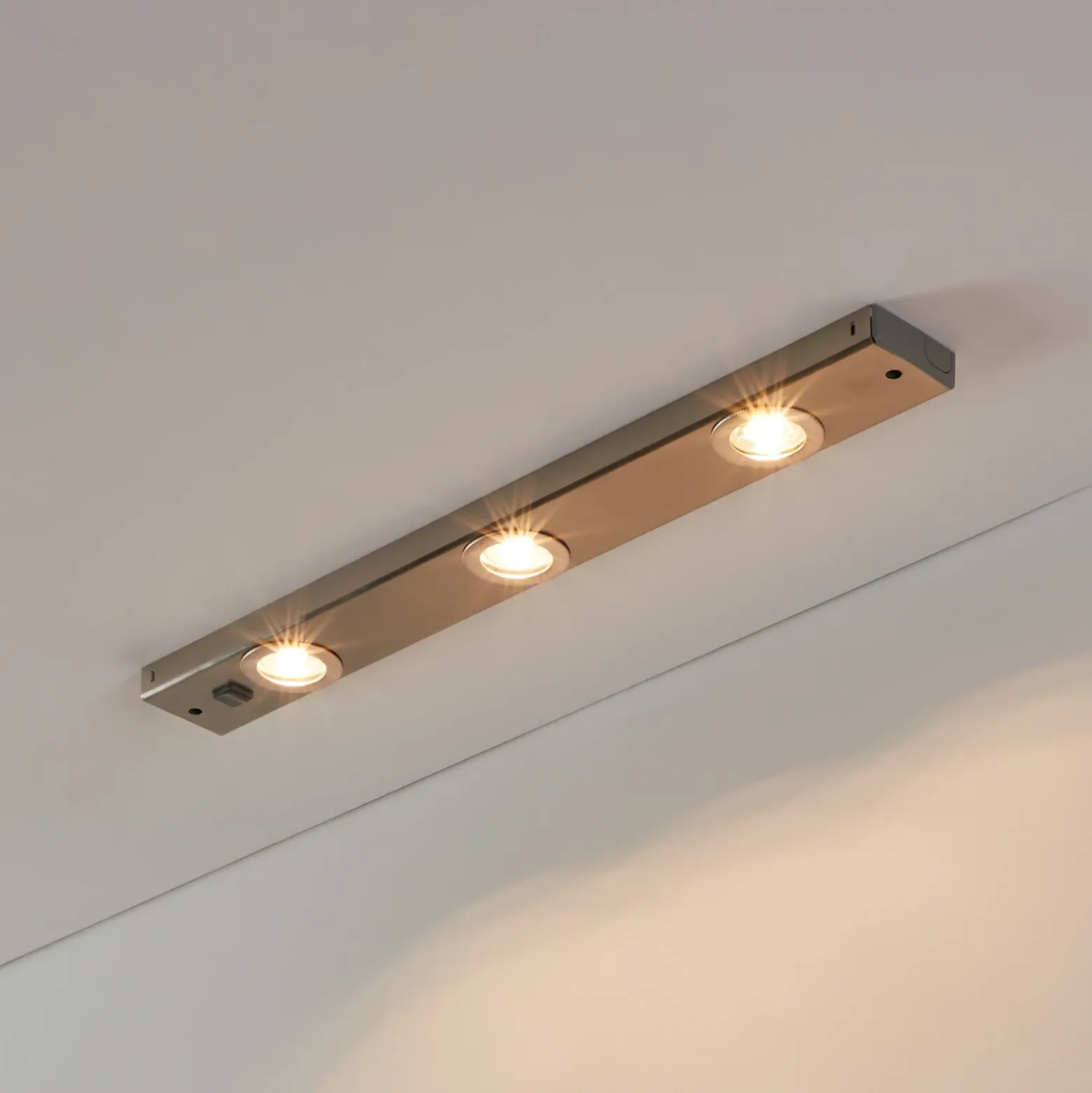 Lámpara bajo mueble Kob LED, níquel mate