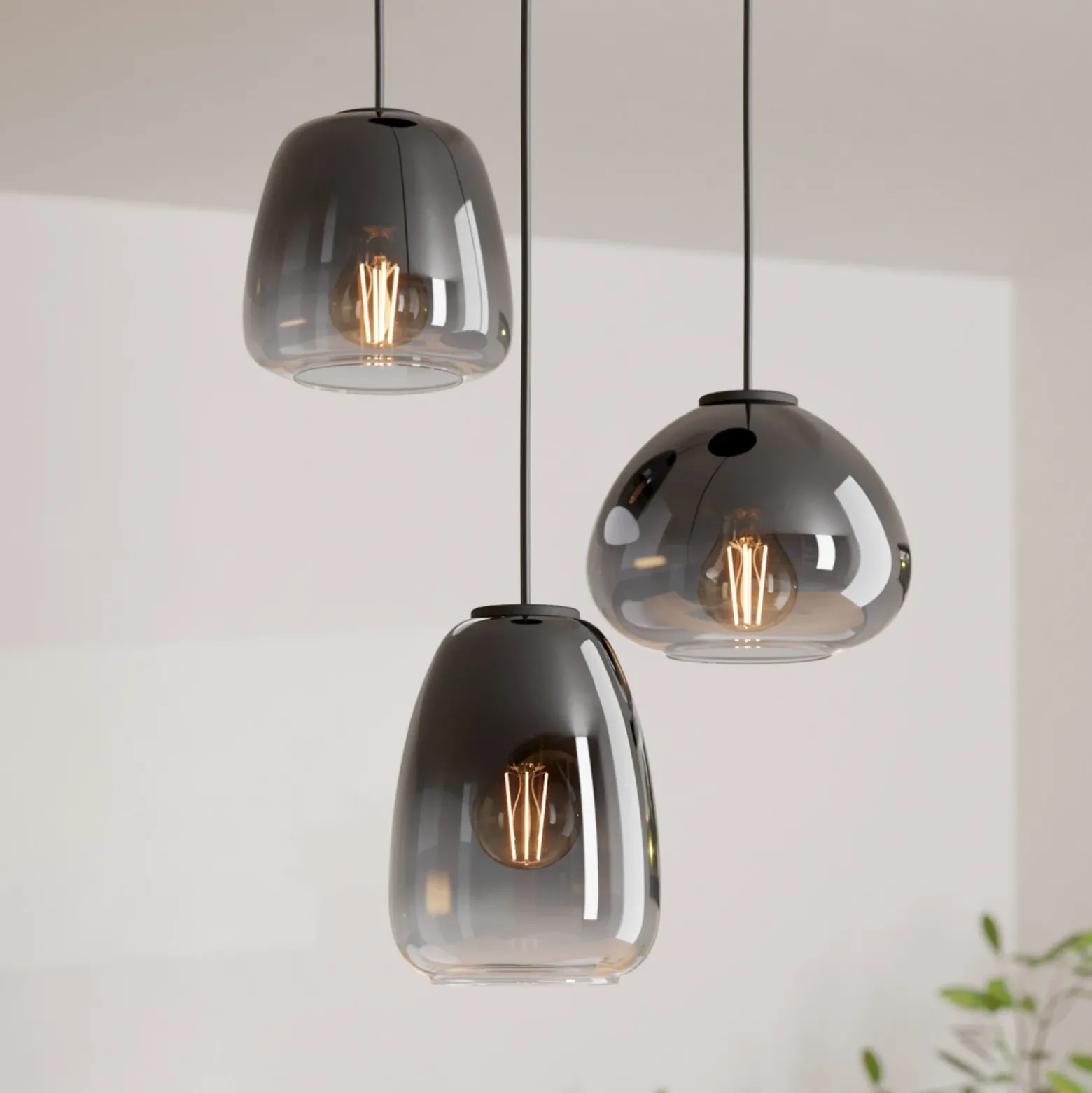 Lámpara colgante Aguilares, cristal ahumado, rondel de 3 luces