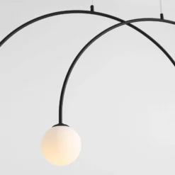 Lámpara colgante Alison, negro/blanco, 4 luces, forma de arco, 129 cm