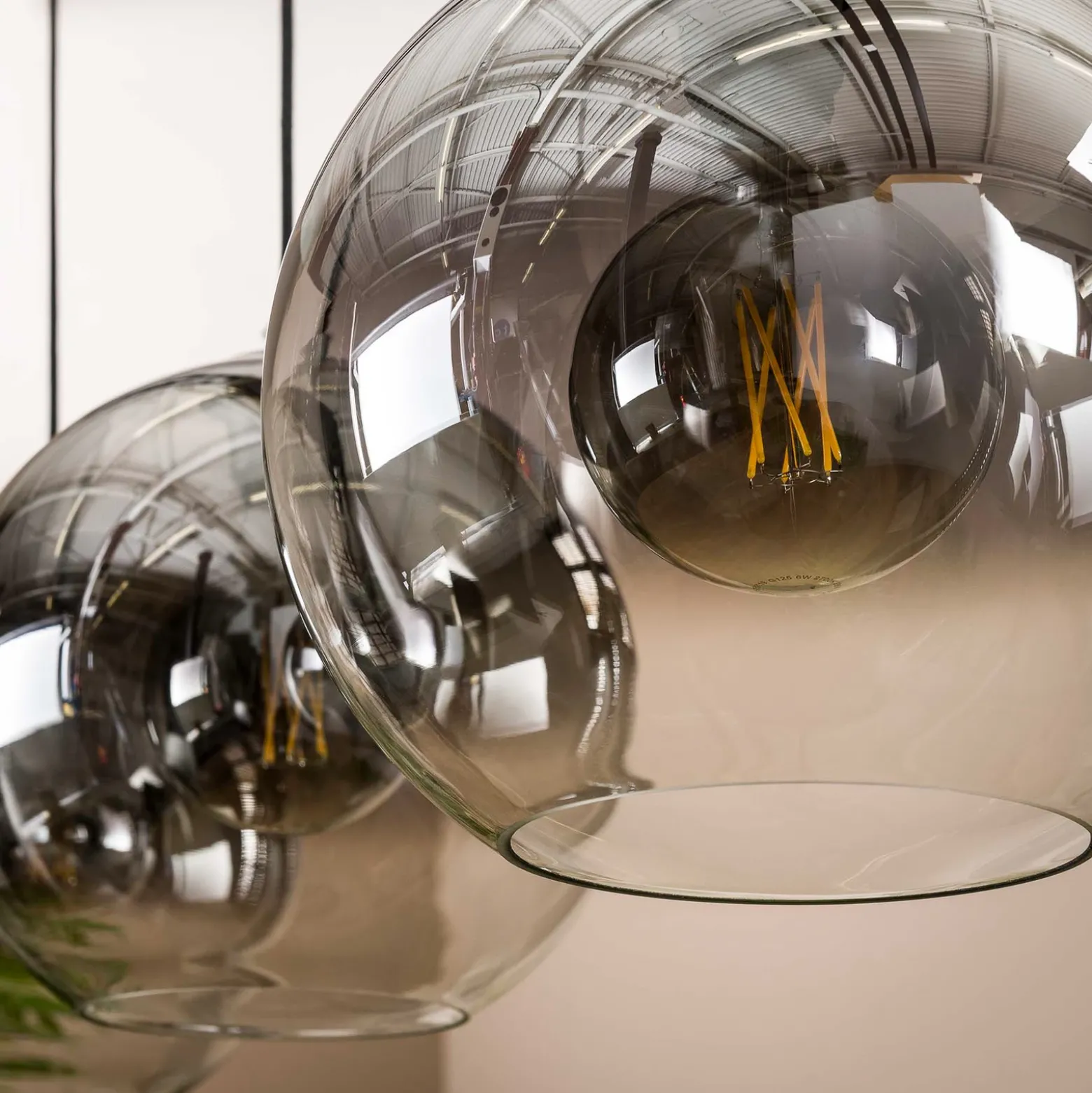 Lámpara colgante Allessandra, 3 luces, Ø 29 cm, gris humo, cristal