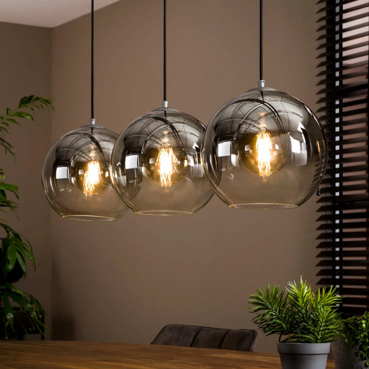 Lámpara colgante Allessandra, 3 luces, Ø 29 cm, gris humo, cristal