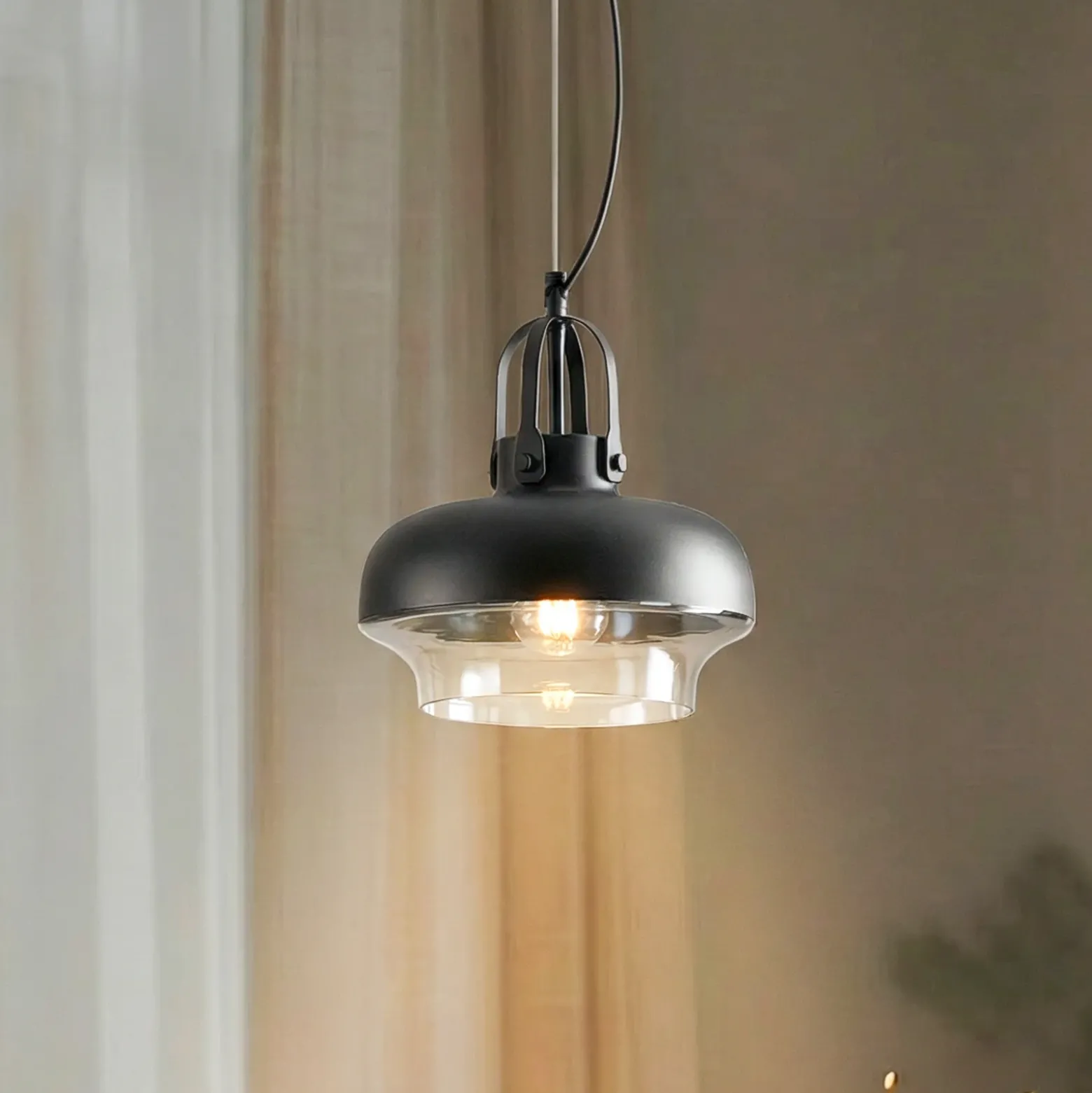 Lámpara colgante AV-5064-1BSY, pantalla de metal y cristal