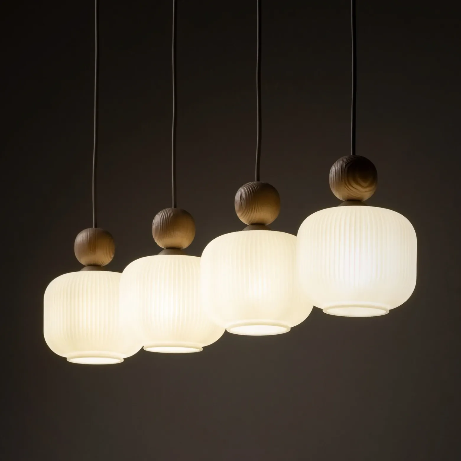 Lámpara colgante Ballo, 4 luces, beige, cristal, longitud 80 cm