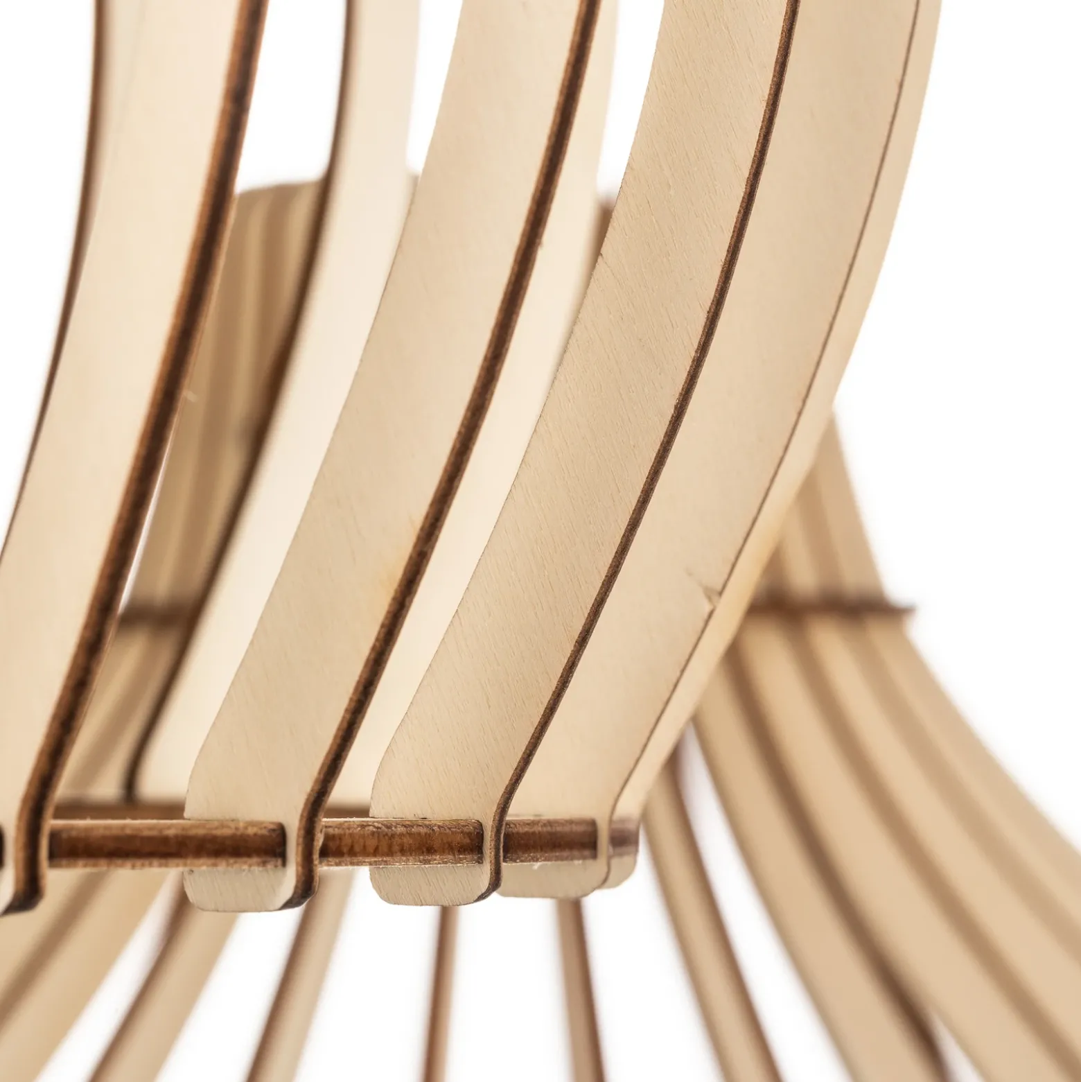 Lámpara colgante Barrel con pantallas de madera, 3 luces, redonda