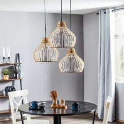 Lámpara colgante Barrel con pantallas de madera, 3 luces, redonda