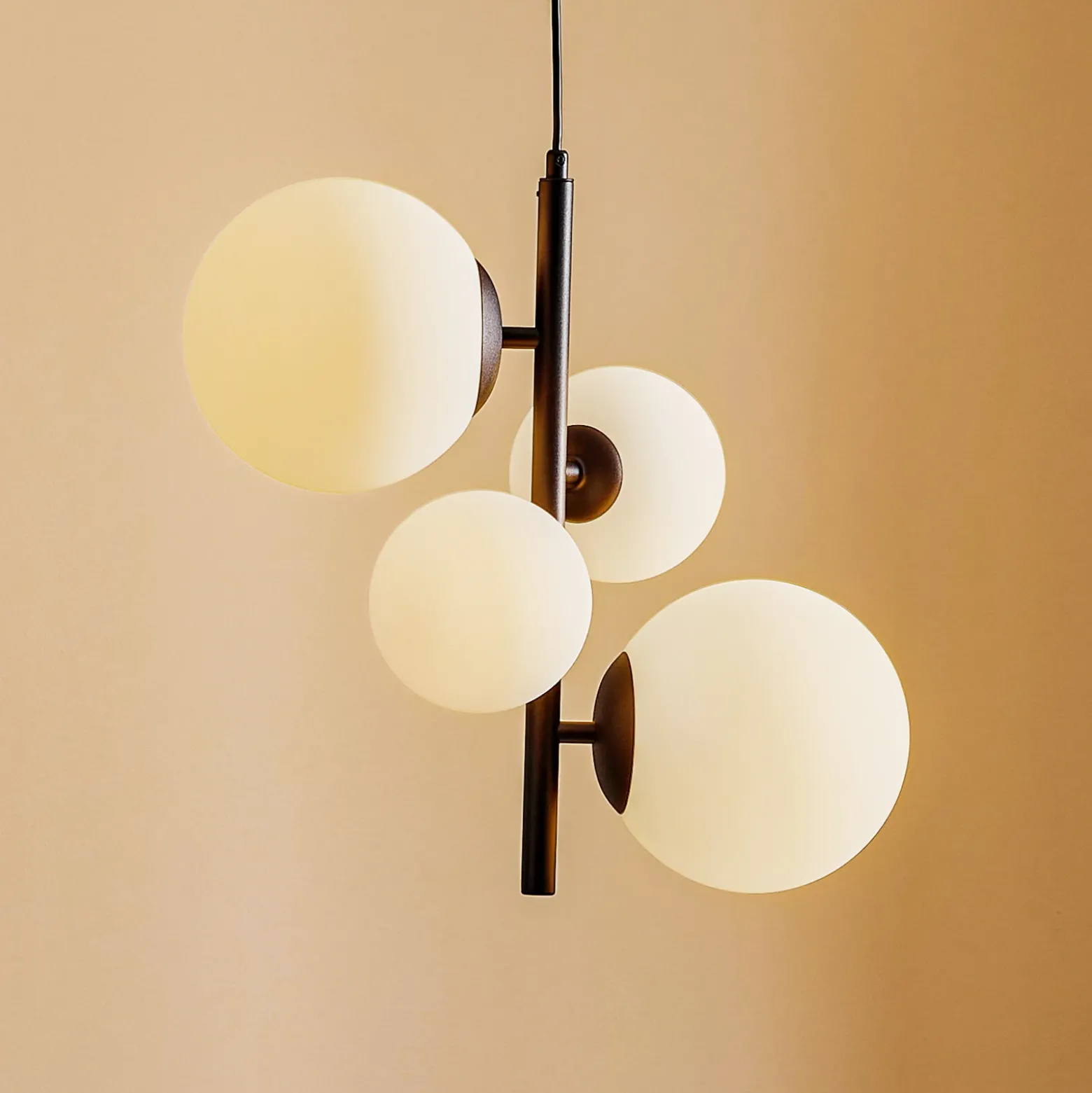 Lámpara colgante Dione, de 4 luces, negra