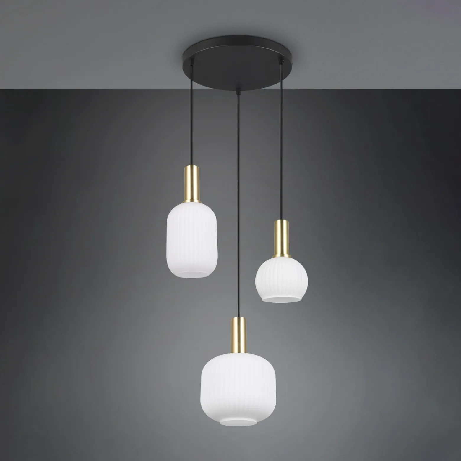 Lámpara colgante Diva, 3 luces, color latón, opal, cristal, metal