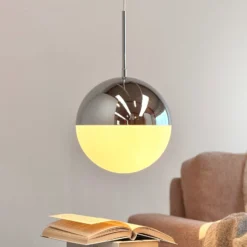 Lámpara colgante Dyberg Larsen Nova D25, ópalo/cromo, metal