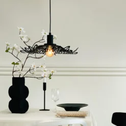Lámpara colgante Flora de Dyberg Larsen, negro mate, Ø 40 cm, metal