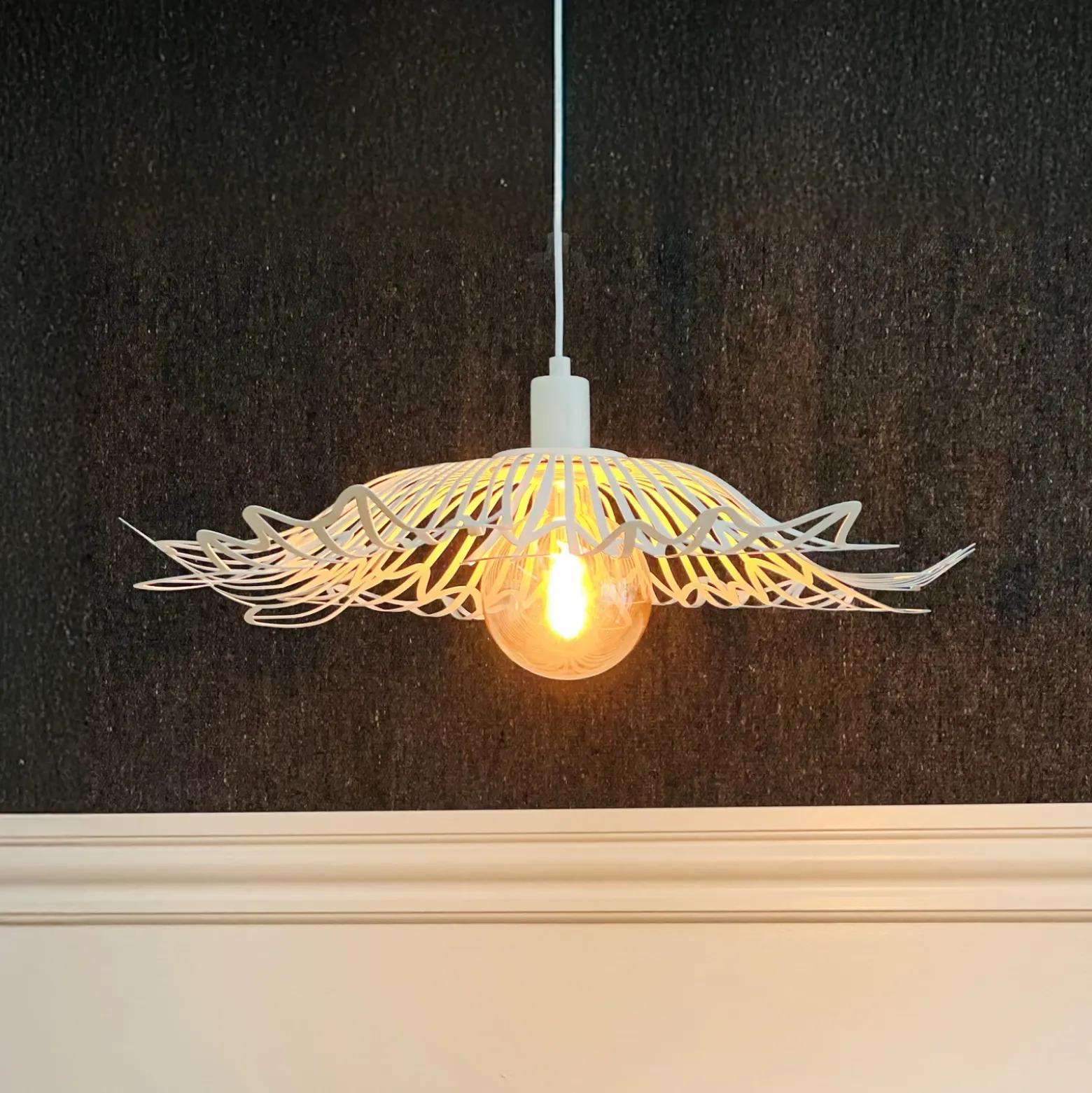 Lámpara colgante Flora de Dyberg Larsen, blanco perla, Ø 60 cm, metal