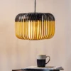 Lámpara colgante Forestier Bamboo S, Ø 35 cm, negro