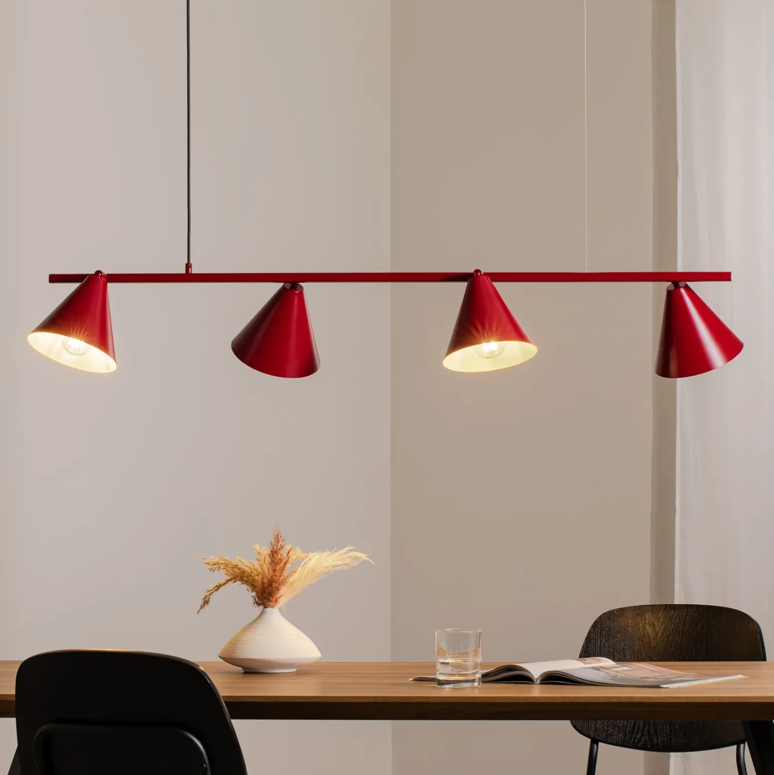 Lámpara colgante Form 4, roja, de metal, 4 luces, cónica, E27