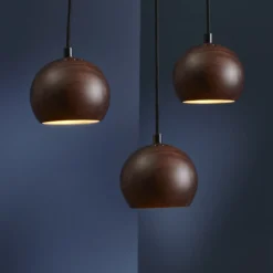 Lámpara colgante FRANDSEN Ball, nogal, Ø 12 cm, madera