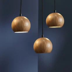 Lámpara colgante FRANDSEN Ball, roble, Ø 12 cm, madera