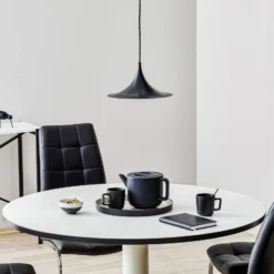 Lámpara colgante Gubi Semi, Ø 30 cm, negro