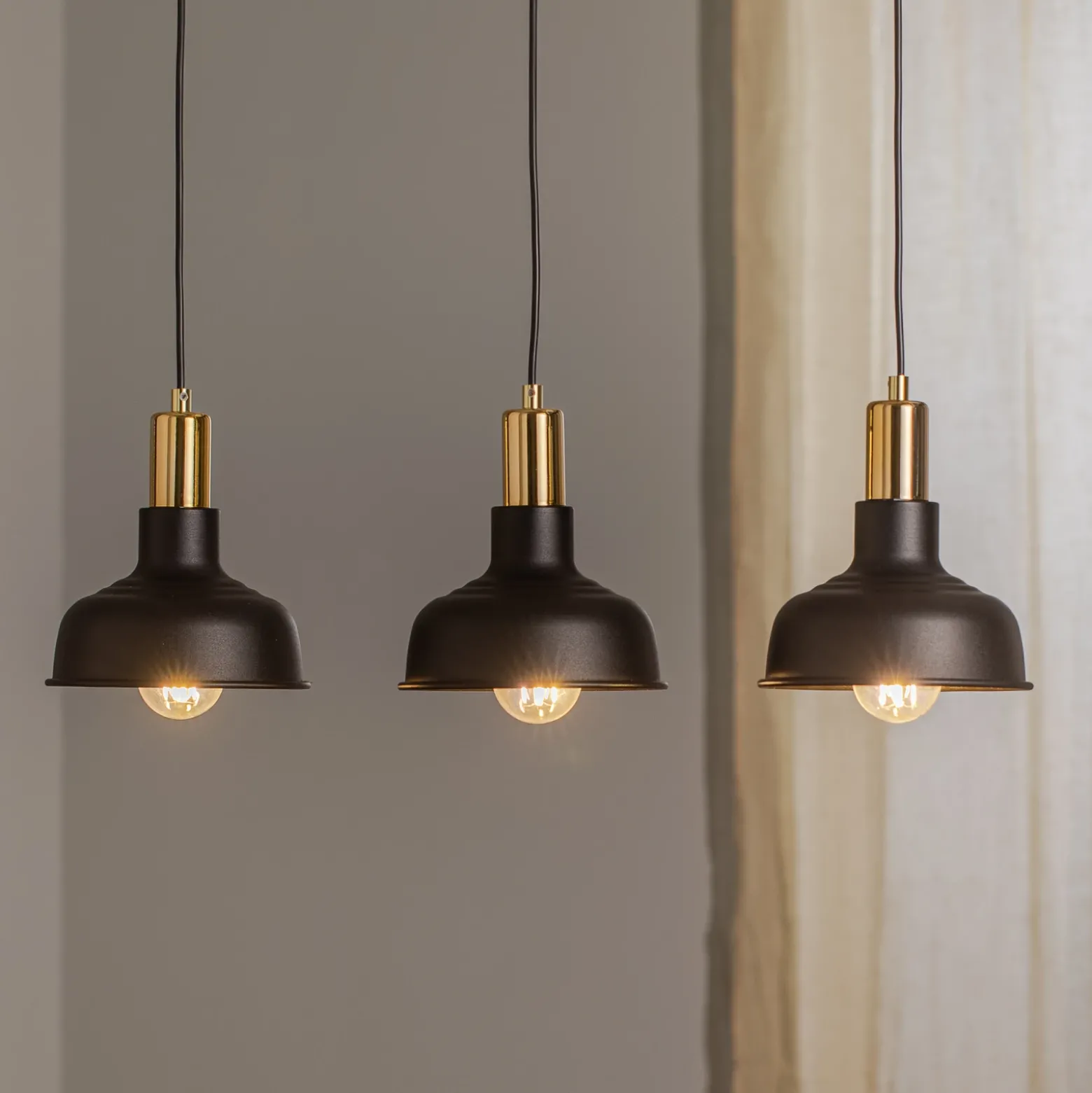 Lámpara colgante Gubo, 3 luces, negro