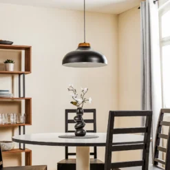 Lámpara colgante Gus con pantalla metálica, negro