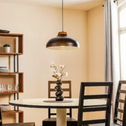 Lámpara colgante Gus con pantalla metálica, negro