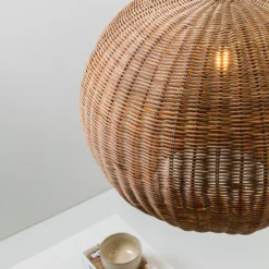 Lámpara colgante Haka con pantalla de ratán, Ø 53 cm