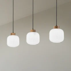 Lámpara colgante Harmony, longitud 110 cm, cristal opal, madera de roble, 3