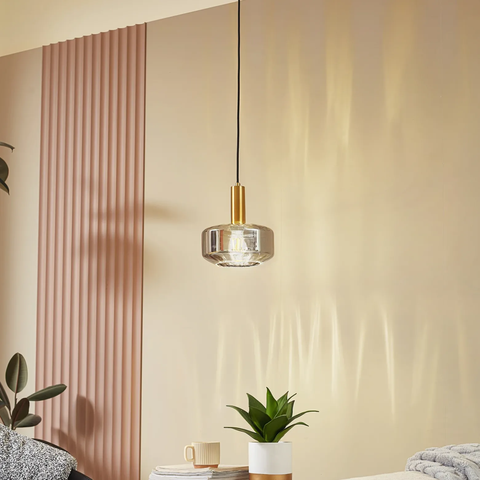 Lámpara colgante Hildur de Lindby, Ø 22 cm, 1 luz, gris humo, cristal