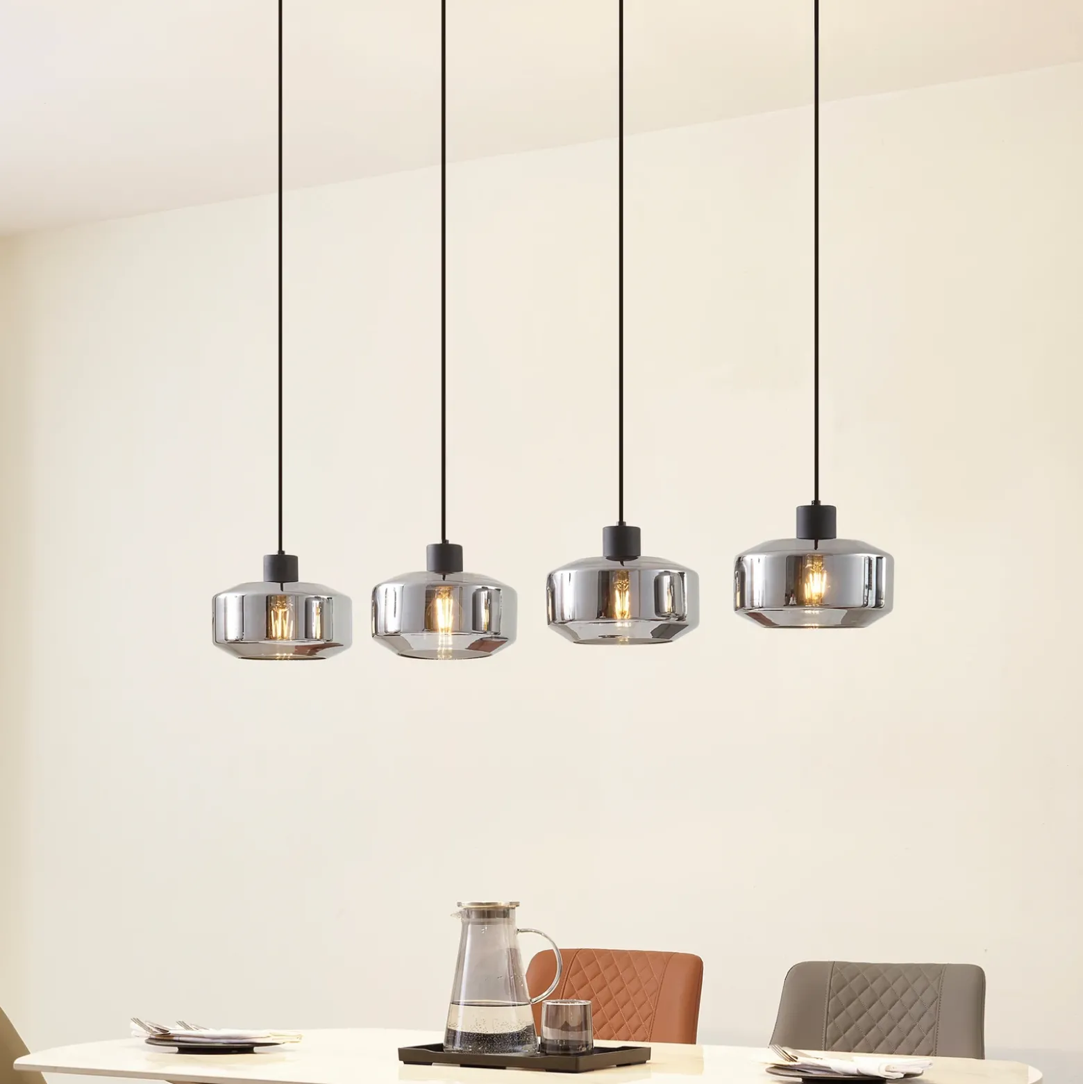 Lámpara colgante Hildur de Lindby, 4 luces, 115 cm, gris humo, cristal