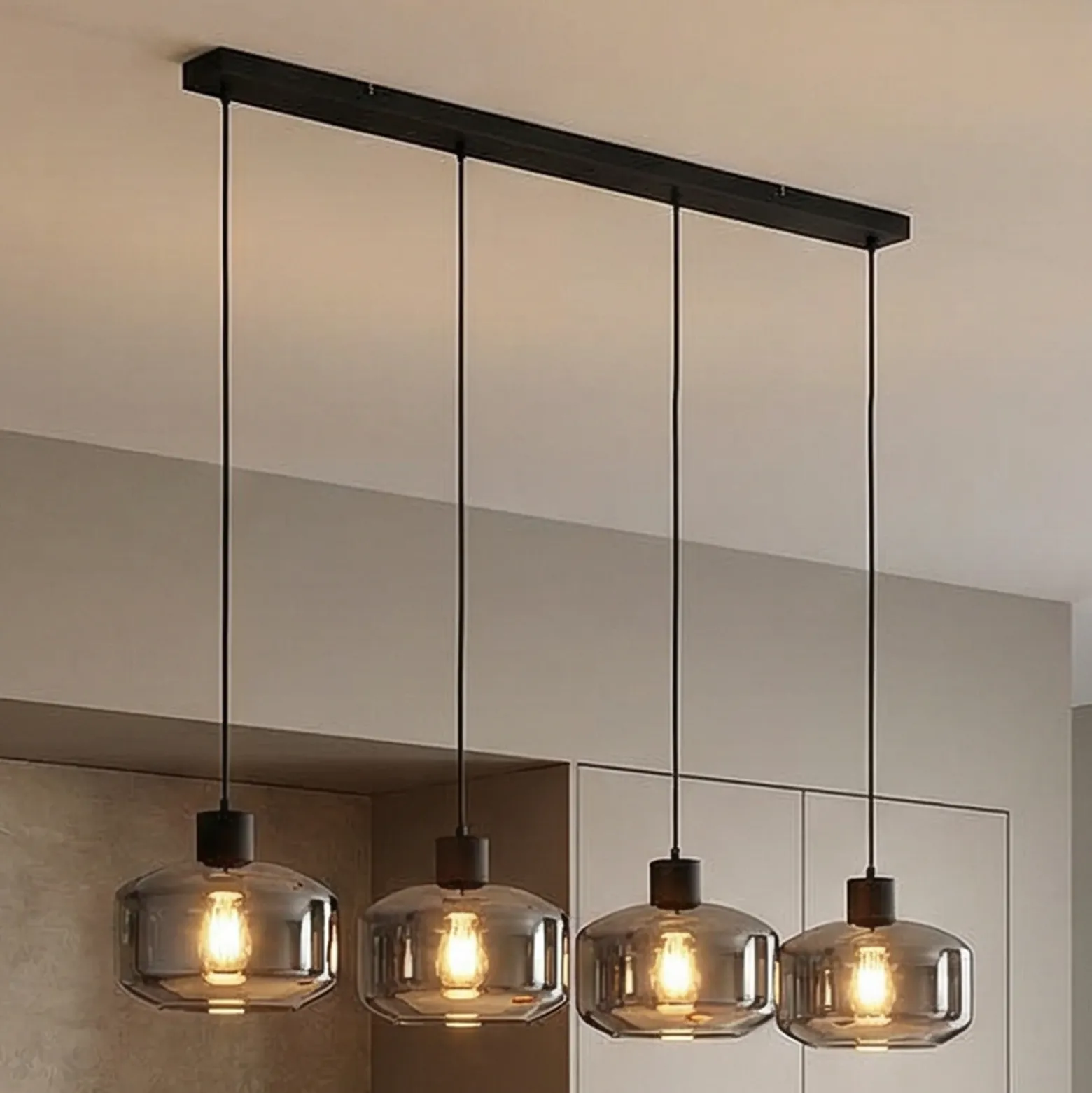 Lámpara colgante Hildur de Lindby, 4 luces, 115 cm, gris humo, cristal