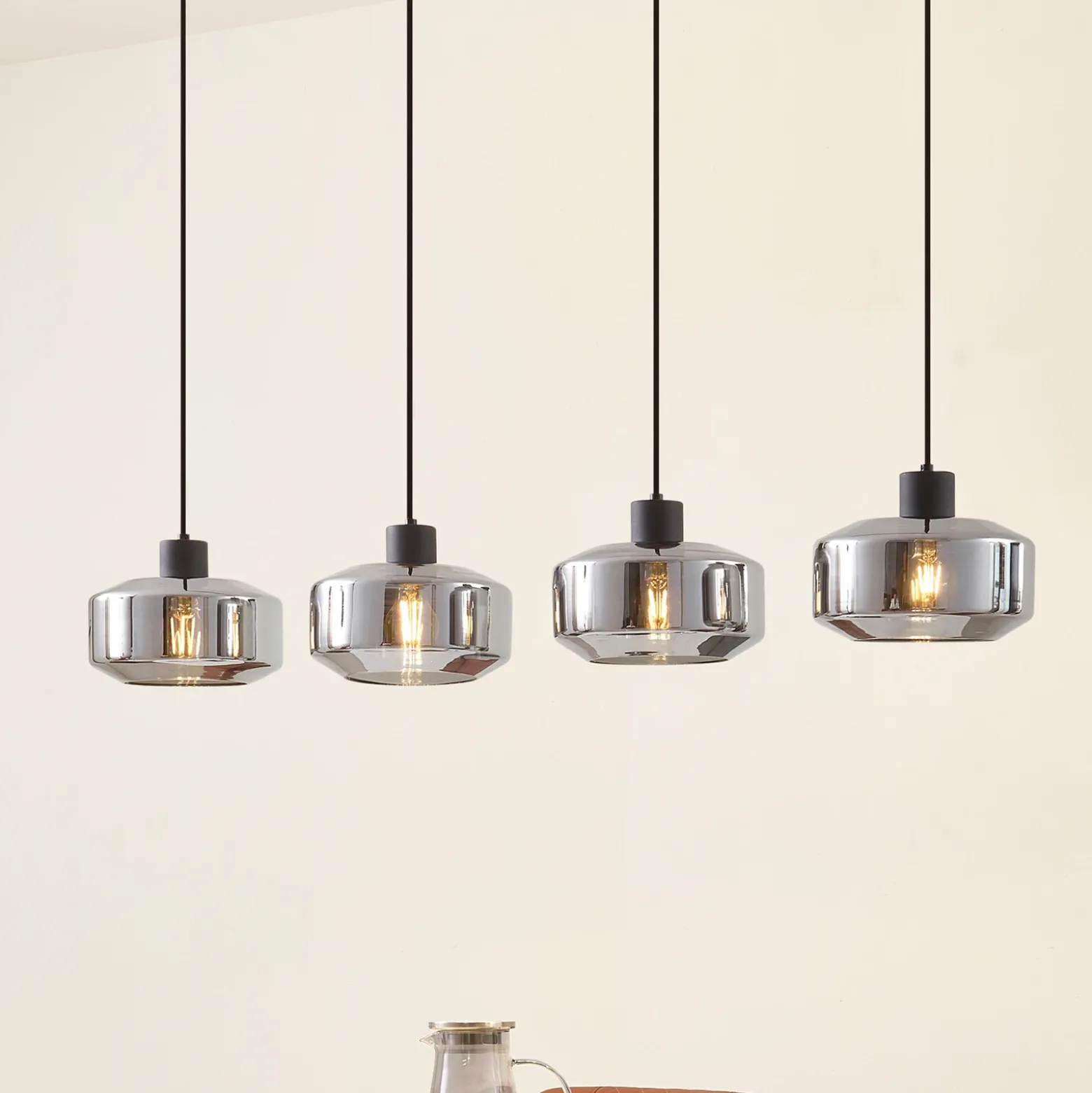 Lámpara colgante Hildur de Lindby, 4 luces, 115 cm, gris humo, cristal