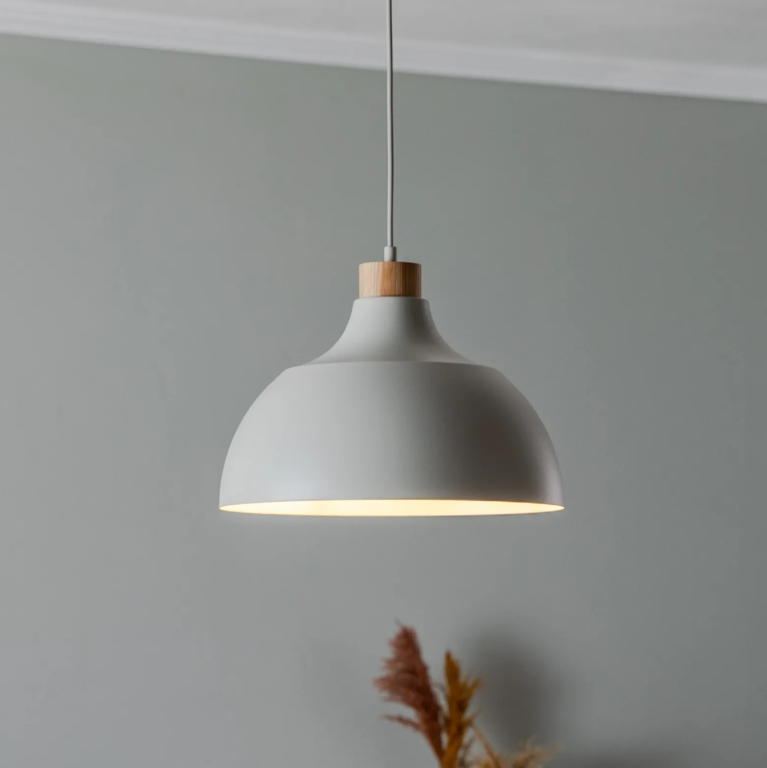 Lámpara colgante Kaitt, beige, Ø 34 cm, detalle de madera