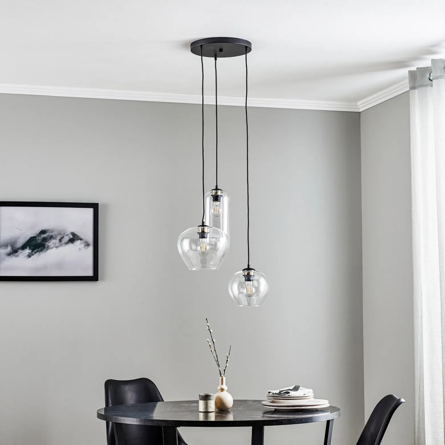 Lámpara colgante Kaja de 3 luces, pantallas de cristal transparente