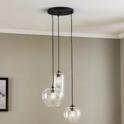 Lámpara colgante Kaja de 3 luces, pantallas de cristal transparente