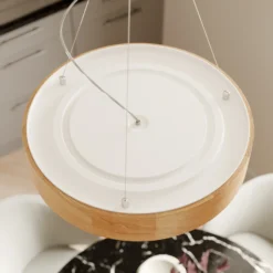 Lámpara colgante Kerio, Ø 47 cm, madera de roble