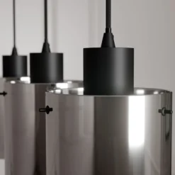 Lámpara colgante Kourtney de Lindby, 3 luces, negro/gris, cristal, E27