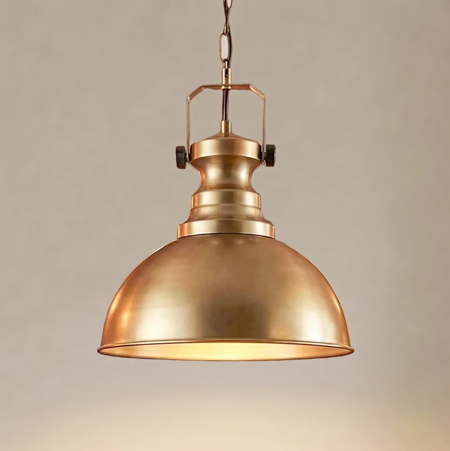 Lámpara colgante Kure, color dorado, Ø 31 cm, metal, E27