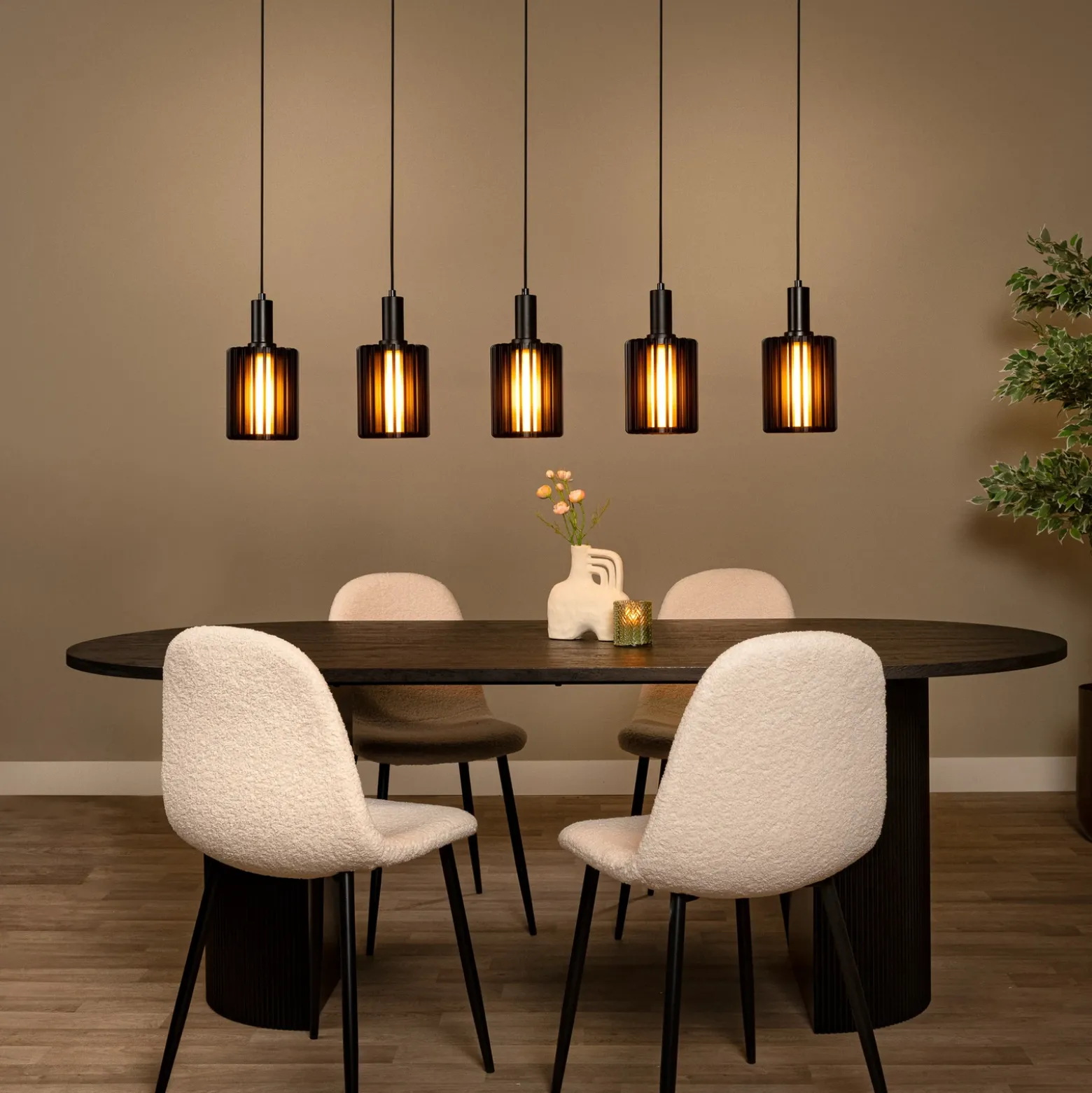 Lámpara colgante Lambres, negra, longitud 164 cm, cristal/metal, 5 luces.