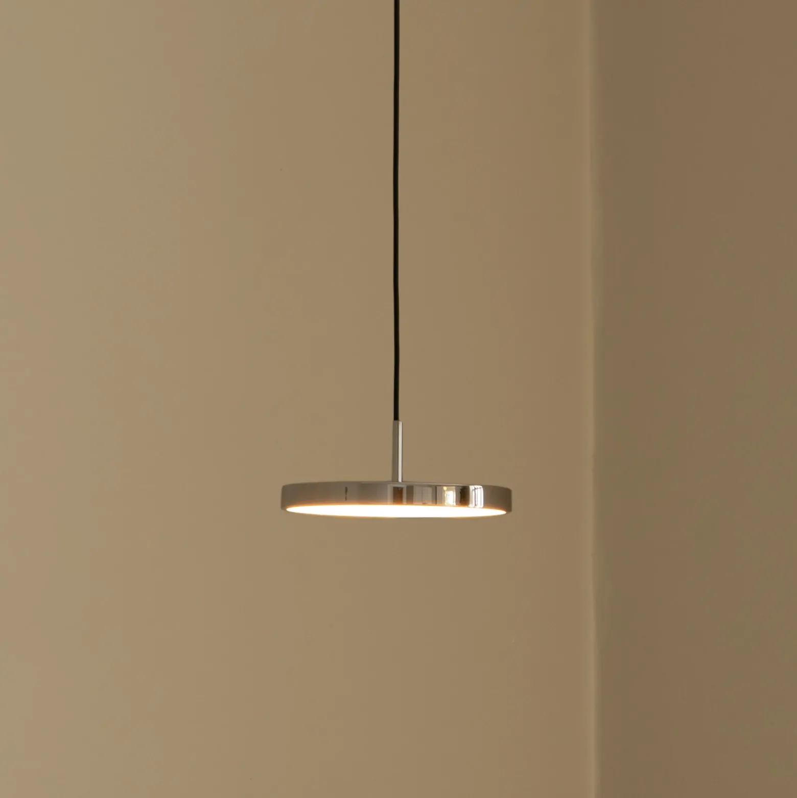 lámpara colgante LED Asteria Micro de UMAGE, acero pulido, Ø 15 cm