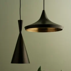 lámpara colgante LED Beat Flat de Tom Dixon, negra, Ø 56 cm