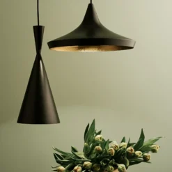 lámpara colgante LED Beat Flat de Tom Dixon, negra, Ø 56 cm
