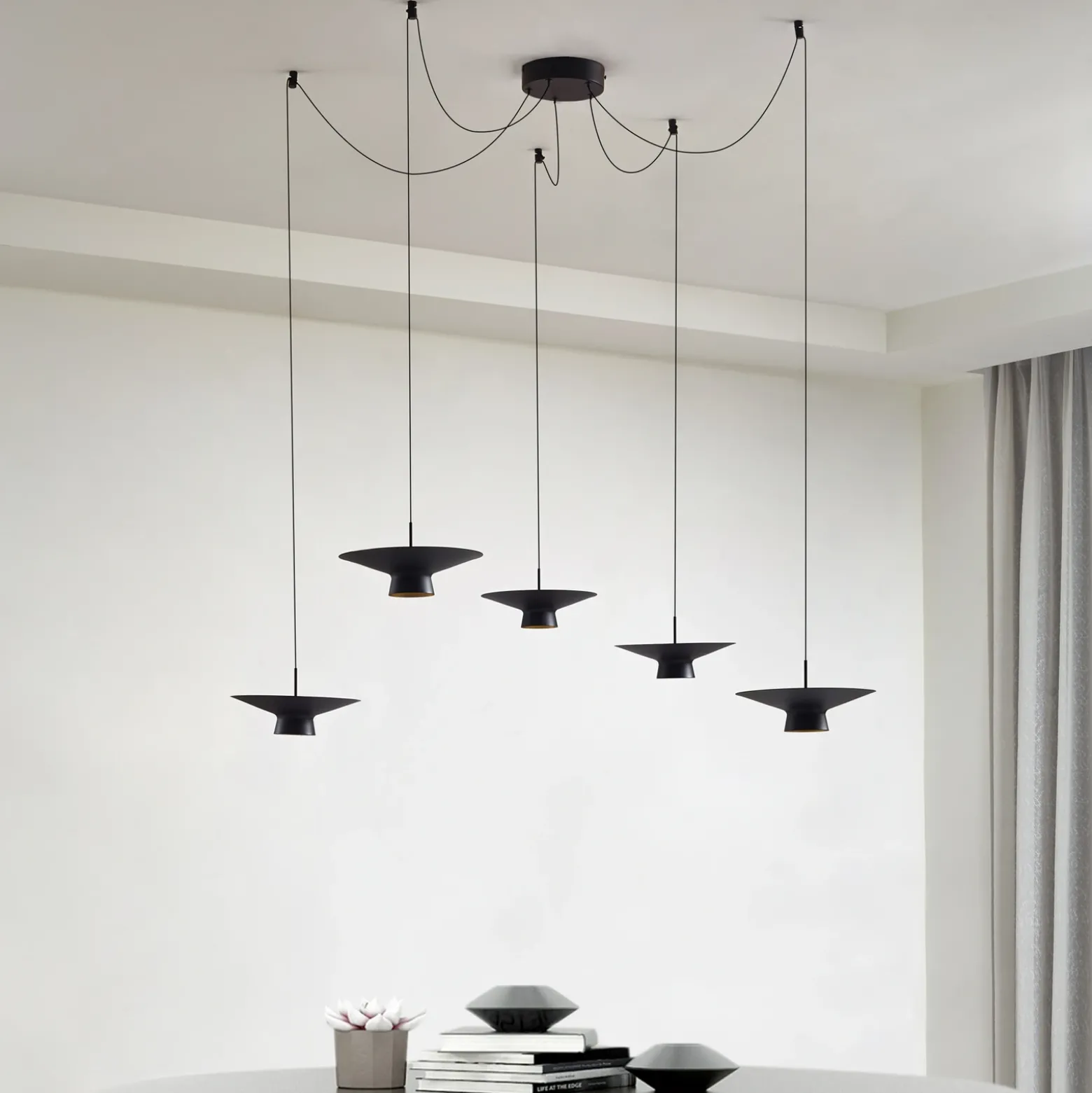 Lámpara colgante LED Lindby Norvind, 10 luces, negro, atenuable.