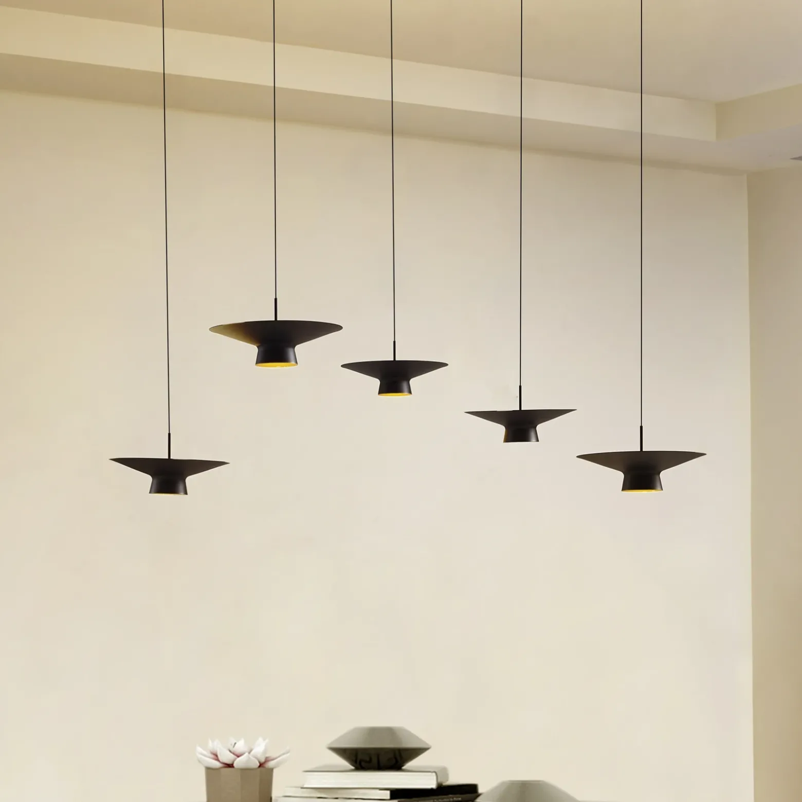 Lámpara colgante LED Lindby Norvind, 10 luces, negro, atenuable.