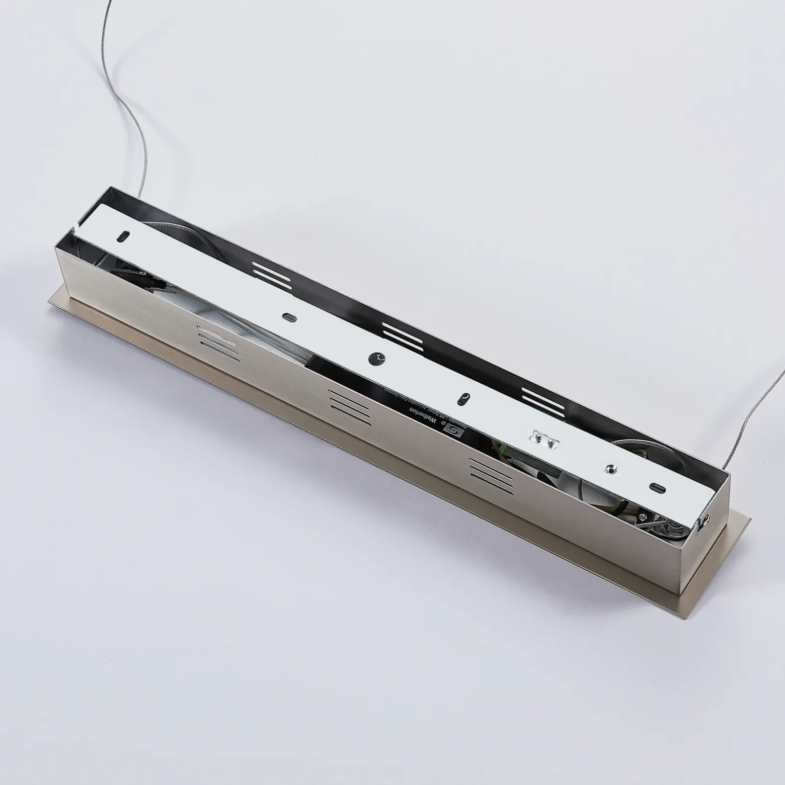 Lámpara colgante LED lineal Tymon, estrecha, extensible
