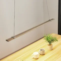 Lámpara colgante LED lineal Tymon, estrecha, extensible