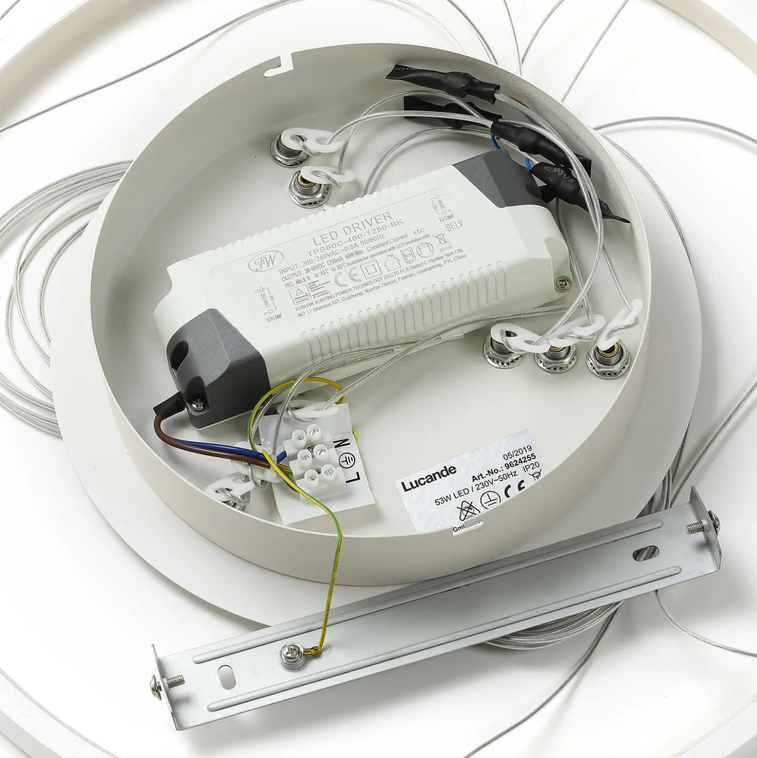 Lámpara colgante LED Lucande Ezana, blanca, metal, Ø 80 cm