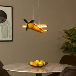 lámpara colgante LED para habitación infantil Fokker, amarilla, longitud 46 cm,
